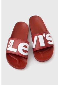 Levi's® - Levi's klapki JUNE L męskie kolor czerwony 231548.89. Okazja: na spotkanie biznesowe. Kolor: czerwony. Obcas: na obcasie. Styl: biznesowy. Wysokość obcasa: niski #1