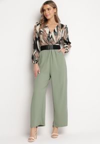 Born2be - Zielony Kombinezon z Kopertową Górą i Szerokimi Spodniami oraz Paskiem Elavina. Kolor: zielony #1