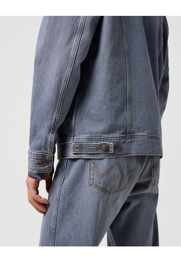 Wrangler - MESKA KURTKA JEANSOWA WRANGLER ANTI FIT JACKET LIGHT ICE 112371446. Materiał: jeans