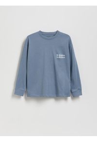Reserved - Bawełniany longsleeve z nadrukiem - granatowy. Kolor: niebieski. Materiał: bawełna. Długość rękawa: długi rękaw. Wzór: nadruk