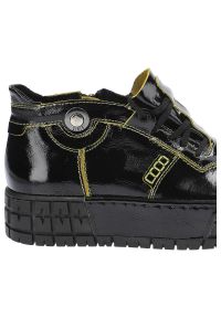 Czarne Sneakersy Simen Damskie Stylowe Obuwie. Okazja: na co dzień. Kolor: czarny. Materiał: lakier, skóra. Wzór: aplikacja. Styl: elegancki