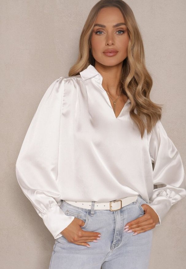 Renee - Biała Bluzka z Kołnierzykiem i Ozdobnym Marszczeniem Ariba. Kolor: biały. Styl: elegancki