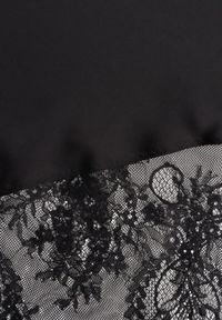 Renee - Czarna Satynowa Sukienka o Asymetrycznym Kroju z Koronkowym Dołem Mellea. Kolor: czarny. Materiał: satyna, koronka. Długość rękawa: na ramiączkach. Wzór: koronka. Typ sukienki: asymetryczne. Styl: elegancki #6