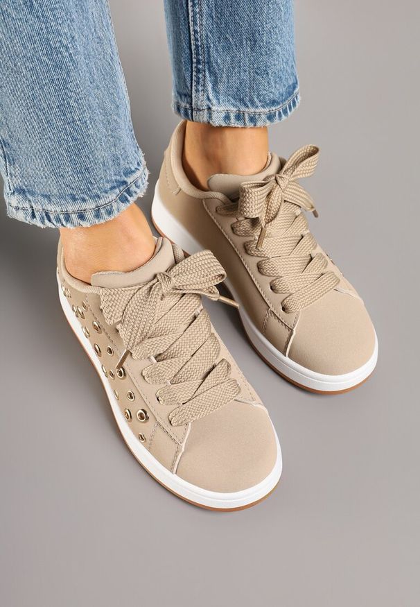 Renee - Ciemnobeżowe Sneakersy z Ozdobnymi Nitami Feloriela. Kolor: beżowy. Materiał: jeans
