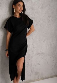 Renee - Czarna Rozkloszowana Sukienka Zdobiona Drapowaniem w Talii i Rozcięciem Uziola. Okazja: na co dzień. Kolor: czarny. Wzór: aplikacja. Typ sukienki: proste. Styl: casual #3