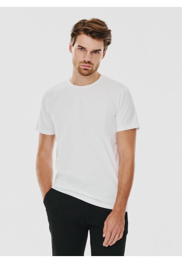 Pako Lorente - PAKO LORENTE – Biały gładki T-shirt Basic. Kolor: niebieski, biały, czarny. Materiał: bawełna, elastan. Długość rękawa: krótki rękaw. Długość: krótkie. Wzór: gładki. Styl: klasyczny