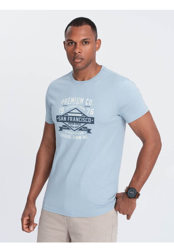Ombre Clothing - Bawełniany męski t-shirt z nadrukiem San Francisco – błękitny V1 OM-TSPT-0120 - L. Kolor: niebieski. Materiał: bawełna. Wzór: nadruk. Styl: street, elegancki, klasyczny