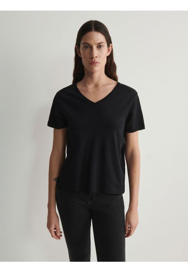 Reserved - Bawełniany t-shirt - czarny. Kolor: czarny. Materiał: bawełna. Wzór: gładki