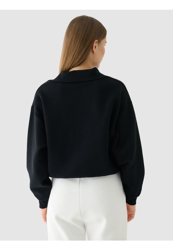 4f - 4F Bluza crop top rozpinana bez kaptura damska - czarna XL. Okazja: na co dzień. Typ kołnierza: bez kaptura. Kolor: czarny. Materiał: dzianina, dresówka, bawełna, materiał, syntetyk. Wzór: jednolity, ze splotem. Styl: sportowy, klasyczny, casual