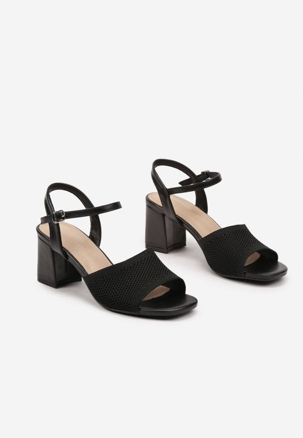 Renee - Czarne Sandały na Słupku Ozdobione Siateczkowym Paskiem Arivona. Okazja: na co dzień, na spacer. Zapięcie: pasek. Kolor: czarny. Materiał: len. Wzór: aplikacja. Sezon: wiosna, lato. Obcas: na słupku. Styl: casual, elegancki