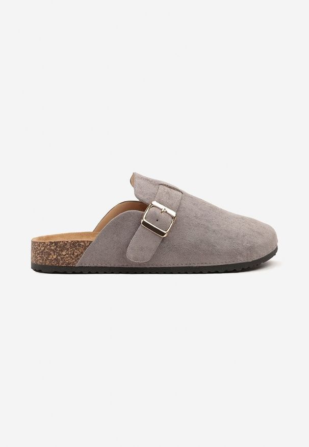 Born2be - Szare Klapki z Ozdobnym Paskiem i Klamrą Calevelis. Nosek buta: okrągły. Kolor: szary. Materiał: jeans. Obcas: na obcasie. Styl: klasyczny, elegancki. Wysokość obcasa: średni