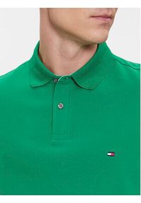 TOMMY HILFIGER - Tommy Hilfiger Polo 1985 Regular Polo MW0MW17770 Zielony Regular Fit. Typ kołnierza: polo. Kolor: zielony. Materiał: bawełna #4