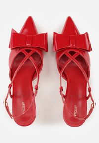 Renee - Czerwone Szpilki VICES z Aplikacją w Kształcie Kokardy Evithe. Nosek buta: szpiczasty. Zapięcie: sprzączka. Kolor: czerwony. Materiał: skóra, lakier. Wzór: aplikacja. Sezon: lato. Obcas: na szpilce. Wysokość obcasa: średni #4