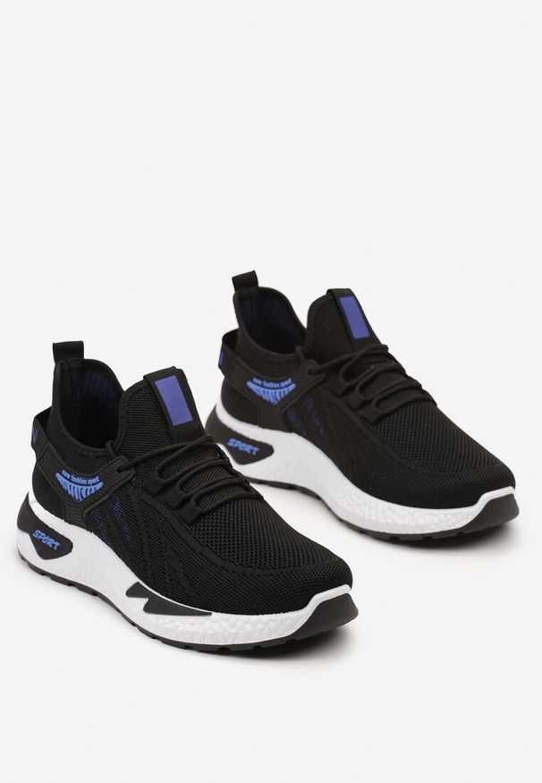 Born2be - Czarno-Niebieskie Buty Sportowe z Elastyczną Cholewką i Sznurowaniem oraz Tłoczoną Podeszwą Mitina. Okazja: na co dzień. Kolor: czarny. Szerokość cholewki: normalna