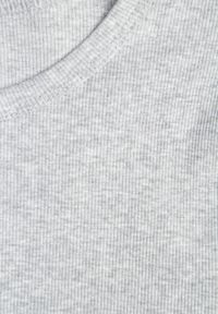 Renee - Szary Bawełniany T-shirt o Dopasowanym Kroju z Prążkowanego Materiału Lailya. Kolor: szary. Materiał: prążkowany, materiał, bawełna. Styl: elegancki #7