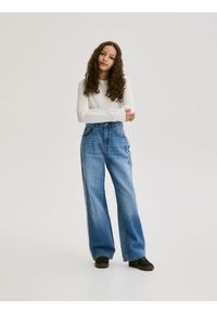 Reserved - Prążkowany sweter - złamana biel. Materiał: prążkowany