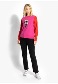 Karl Lagerfeld - Bluza damska KARL LAGERFELD IKONIK 2.0 KARL SWEATSHIRT. Typ kołnierza: dekolt w karo. Kolor: różowy. Sport: turystyka piesza #3