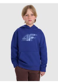 4f - 4F Bluza dresowa nierozpinana z kapturem chłopięca - granatowa 122 (6-7 lat). Okazja: na co dzień. Typ kołnierza: kaptur. Kolor: niebieski. Materiał: dresówka. Wzór: gładki, nadruk, ze splotem. Sezon: lato. Styl: casual, klasyczny, sportowy #1