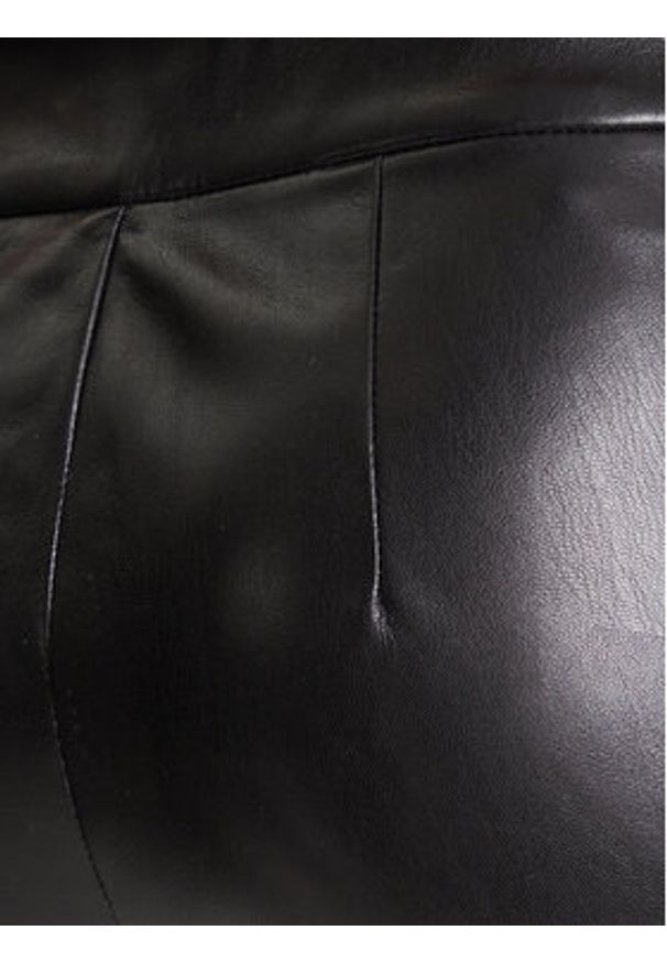 Guess Spodnie z imitacji skóry New Prescilla Petite W4BB18 WGIK0 Czarny Slim Fit. Kolekcja: petite. Kolor: czarny. Materiał: syntetyk