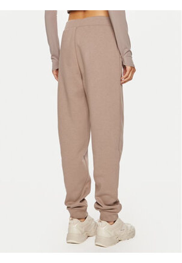 Calvin Klein Spodnie dresowe Nano Logo K20K208330 Beżowy Regular Fit. Kolor: beżowy. Materiał: bawełna, syntetyk