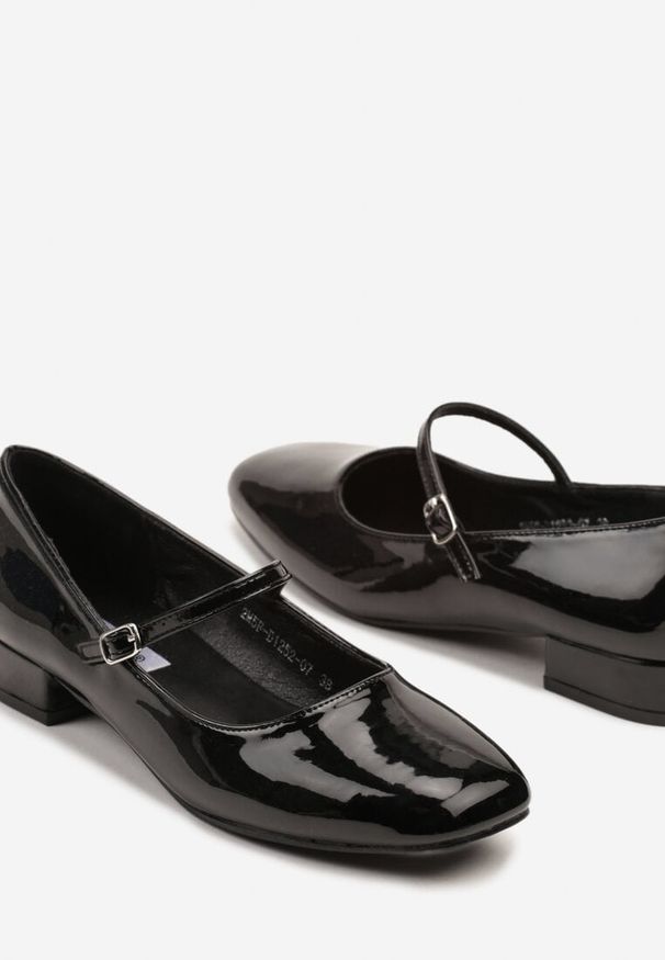 Born2be - Czarne Czółenka na Niskim Słupku z Paskiem z Klamerką Firtia. Okazja: na co dzień. Zapięcie: pasek. Kolor: czarny. Materiał: jeans. Obcas: na słupku. Styl: casual. Wysokość obcasa: niski