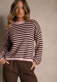 Renee - Różowy Oversizowy Sweter w Paski z Domieszką Wełny i Wiskozy Tidania. Okazja: na co dzień. Kolor: różowy. Materiał: wiskoza, wełna. Wzór: paski. Styl: elegancki, casual, klasyczny