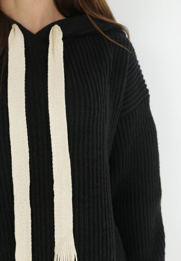 Born2be - Czarny Sweter Oversize z Kapturem Ori. Okazja: na co dzień. Typ kołnierza: kaptur. Kolor: czarny. Materiał: jeans. Długość rękawa: długi rękaw. Długość: długie. Styl: elegancki, casual