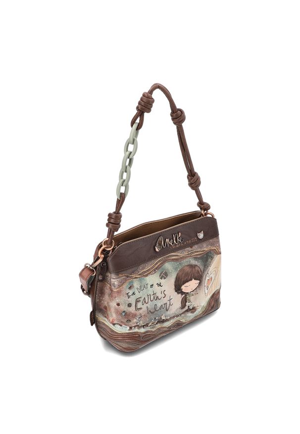 Brązowa Torebka Anekke Modna Listonoszka Damska Z Laleczką. Kolor: brązowy. Wzór: aplikacja. Materiał: skórzane, zdobione. Styl: casual, elegancki