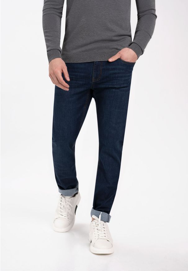 Volcano - Męskie spodnie jeansowe o prostej nogawce D-LEON 44. Okazja: do pracy, na spotkanie biznesowe. Kolekcja: plus size. Kolor: niebieski. Styl: sportowy, biznesowy, klasyczny, elegancki