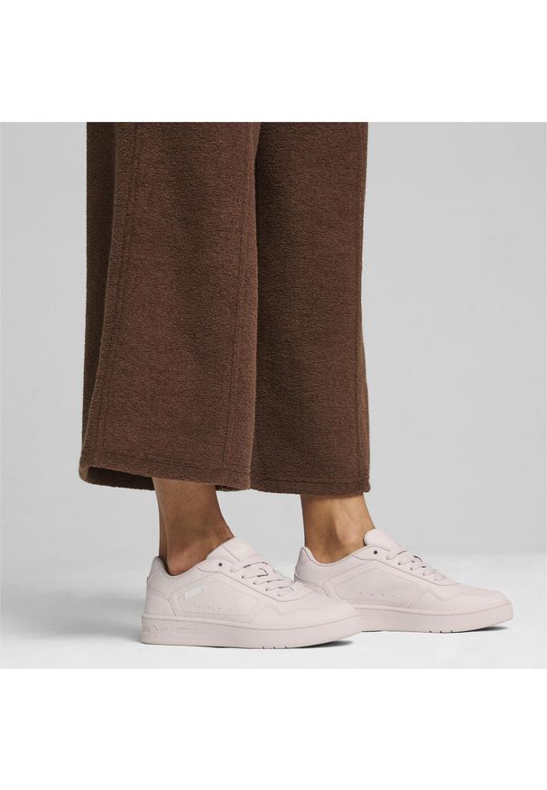 Buty do chodzenia damskie Puma Court Classy. Kolor: różowy, biały, wielokolorowy. Sport: turystyka piesza