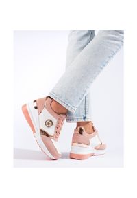 SHELOVET - Damskie różowe buty sportowe na koturnie Shelovet białe. Kolor: biały. Obcas: na koturnie #5