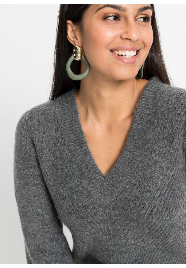 bonprix - Sukienka dzianinowa. Typ kołnierza: dekolt w serek. Kolor: szary. Materiał: dzianina