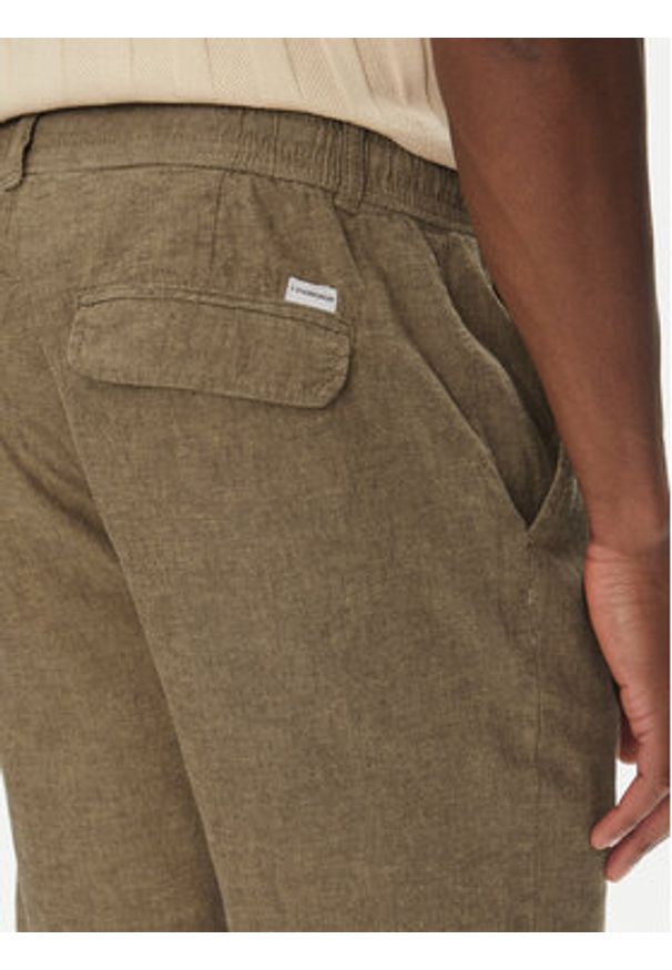 Lindbergh Szorty materiałowe 30-508003 Beżowy Relaxed Fit. Kolor: beżowy. Materiał: bawełna, len