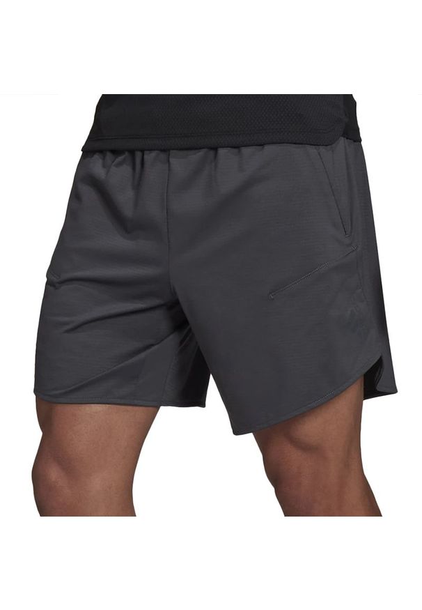 Adidas - Spodenki adidas Designed 4 Training Heat.Rdy HIIT HC4215 - szare. Kolor: szary. Materiał: tkanina, elastan, poliester. Długość: krótkie. Sport: fitness