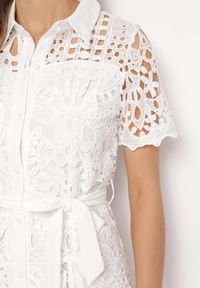 Born2be - Biała Ażurowa Sukienka Koszulowa Midi z Wiązanym Paskiem Pamy. Kolor: biały. Materiał: materiał, koronka. Długość rękawa: krótki rękaw. Wzór: ażurowy. Typ sukienki: koszulowe. Styl: klasyczny. Długość: midi #3