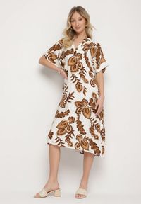 Born2be - Brązowa Sukienka z Wiskozą i Lnem Pudełkowa z Kieszeniami w Kwiatowy Wzór Boho Natundelia. Okazja: na co dzień. Kolor: brązowy. Materiał: wiskoza, len. Wzór: kwiaty. Styl: boho