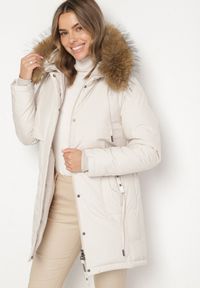 Born2be - Biała Casualowa Kurtka Parka z Kapturem z Futerkiem Nallorea. Okazja: na co dzień. Typ kołnierza: kaptur. Kolor: biały. Materiał: futro. Styl: casual