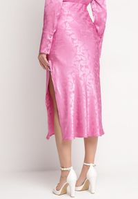 Born2be - Różowa Elegancka Spódnica Midi z Gumką w Pasie Falire. Kolor: różowy. Styl: elegancki