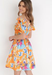 Born2be - Pomarańczowa Sukienka Satynowa Theophanthe. Okazja: na ślub cywilny, na wesele. Typ kołnierza: dekolt hiszpanka. Kolor: pomarańczowy. Materiał: satyna. Wzór: aplikacja, kolorowy. Długość: mini #4