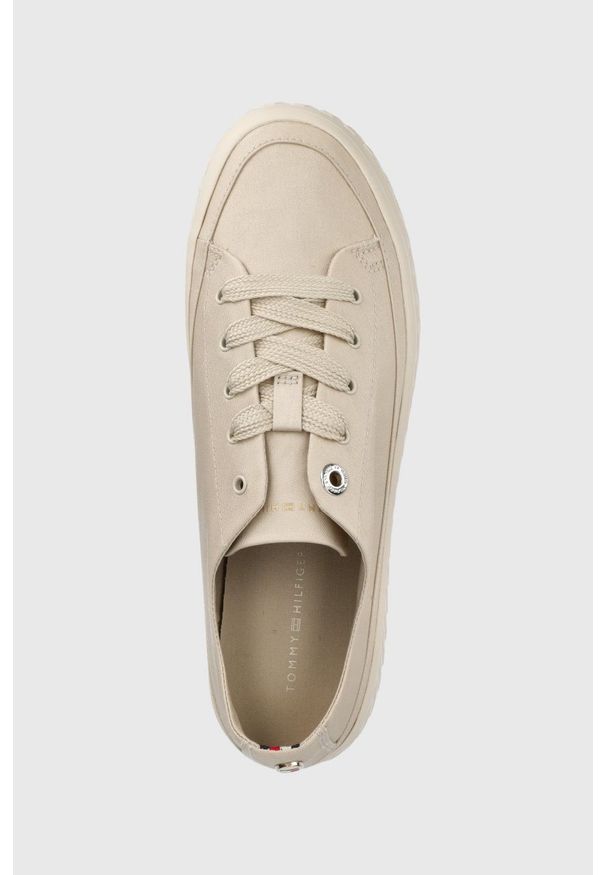 TOMMY HILFIGER - Tommy Hilfiger tenisówki damskie kolor beżowy. Nosek buta: okrągły. Zapięcie: sznurówki. Kolor: beżowy. Materiał: guma. Obcas: na platformie