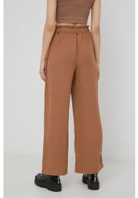 JDY spodnie damskie kolor brązowy szerokie high waist. Stan: podwyższony. Kolor: brązowy. Materiał: tkanina #4