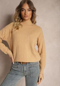 Renee - Beżowy Golf Sweter z Tłoczeniem i Ściągaczami Melovira. Okazja: na co dzień, na spotkanie biznesowe. Typ kołnierza: golf. Kolor: brązowy. Materiał: jeans. Wzór: aplikacja. Styl: klasyczny, casual, elegancki, biznesowy #3