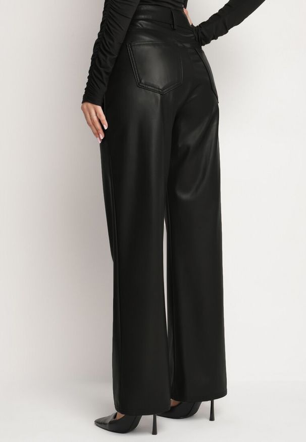 Born2be - Czarne Spodnie z Imitacji Skóry o Prostym Kroju z Wysokim Stanem Arirae. Okazja: na spotkanie biznesowe. Stan: podwyższony. Kolor: czarny. Materiał: skóra. Styl: klasyczny, elegancki, biznesowy