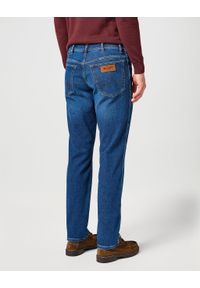 Wrangler - WRANGLER MĘSKIE SPODNIE TEXAS SLIM DARK TRAILS Dark Trails 112358220