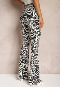 Renee - Biało-Czarne Spodnie Dzwony High Waist z Gumką w Pasie we Wzór Zebry Vikollia. Stan: podwyższony. Kolor: biały. Materiał: dzianina. Wzór: motyw zwierzęcy #5