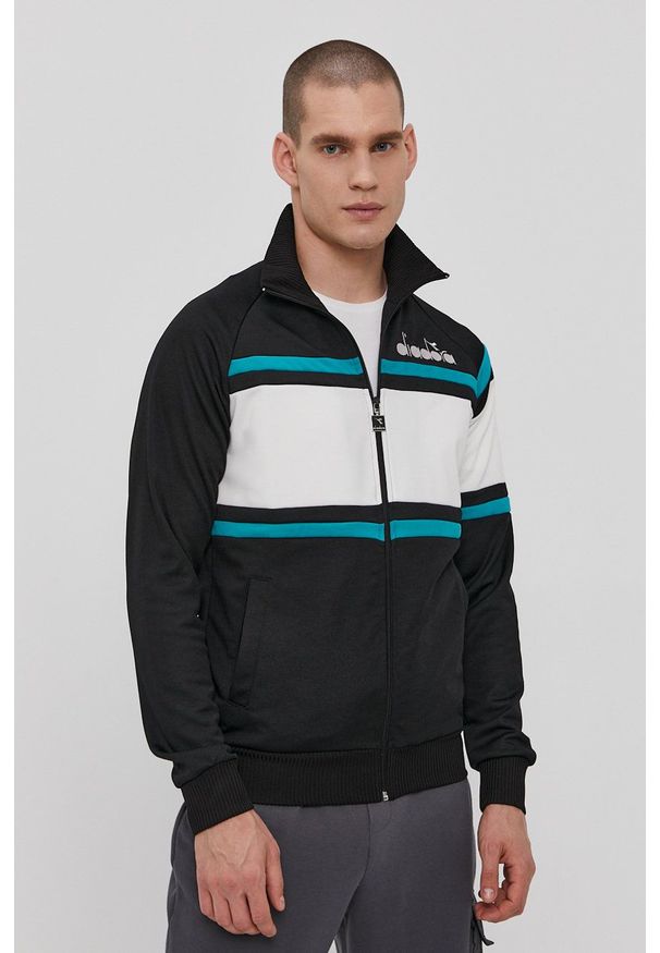 Diadora Bluza męska kolor czarny z aplikacją. Okazja: na co dzień. Kolor: czarny. Długość rękawa: raglanowy rękaw. Wzór: aplikacja. Styl: casual