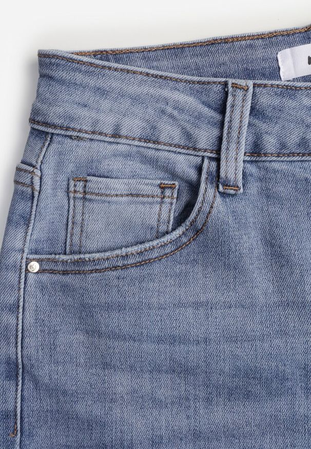 Renee - Niebieskie Jeansy Dzwony Bootcut High Waist z Bawełną Urilyss. Stan: podwyższony. Kolor: niebieski. Długość: krótkie. Sezon: wiosna. Styl: klasyczny