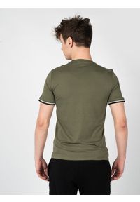 Guess T-Shirt "Alex" | X2GI02KBR42 | Mężczyzna | Khaki. Okazja: na co dzień. Kolor: brązowy. Materiał: bawełna, poliester. Wzór: aplikacja. Styl: casual, elegancki #5