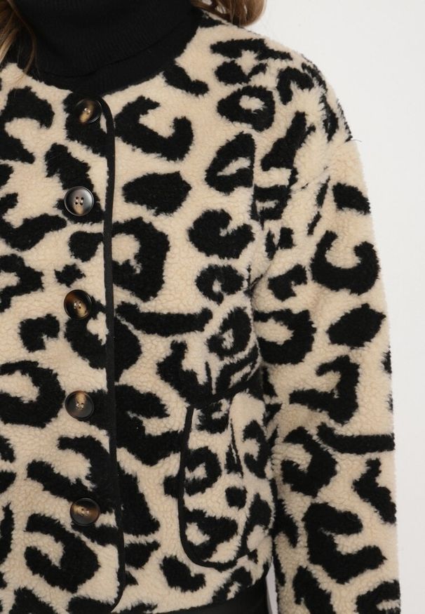 Born2be - Beżowa Panterkowa Futrzana Kurtka z Kieszeniami Sewilaine. Okazja: na co dzień. Kolor: beżowy. Materiał: futro. Styl: elegancki, casual