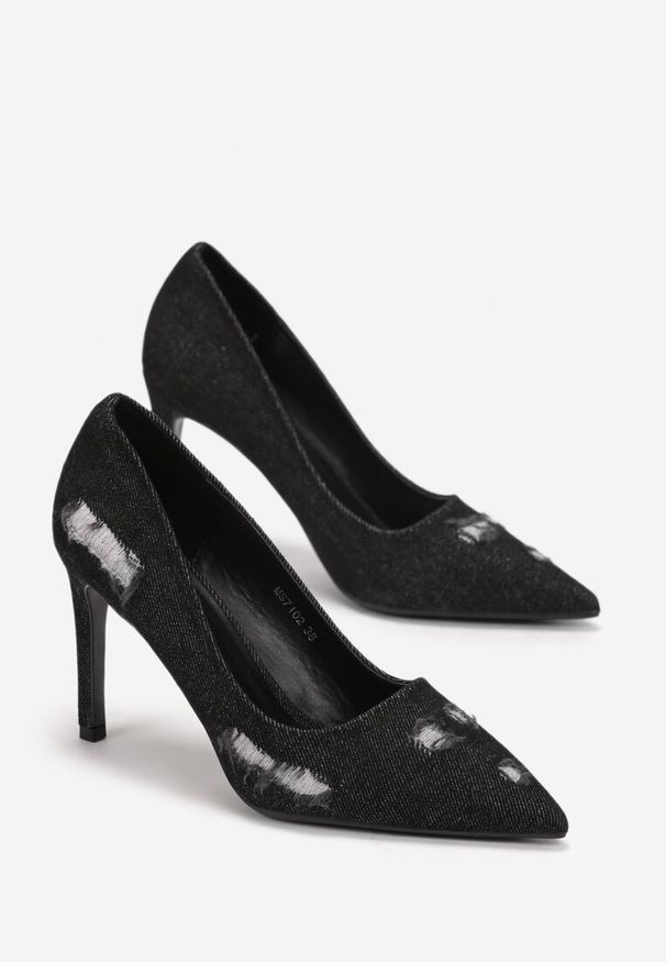Renee - Czarne Szpilki z Jeansowego Materiału z Przetarciami Halabi. Okazja: na spotkanie biznesowe. Kolor: czarny. Materiał: materiał, jeans. Obcas: na szpilce. Styl: biznesowy, klasyczny